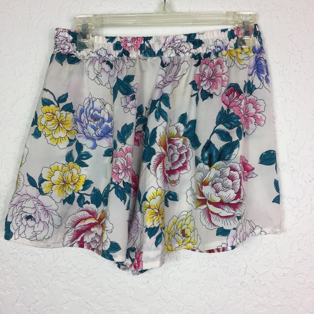 Mink Pink silky Floral shorts women's small white - Picture 5 of 6